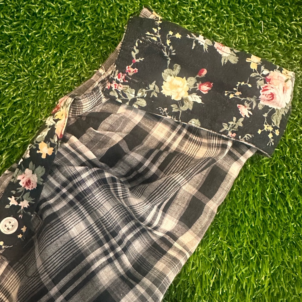 Sandra Ingrish Button Down With Flower Details On… - image 5